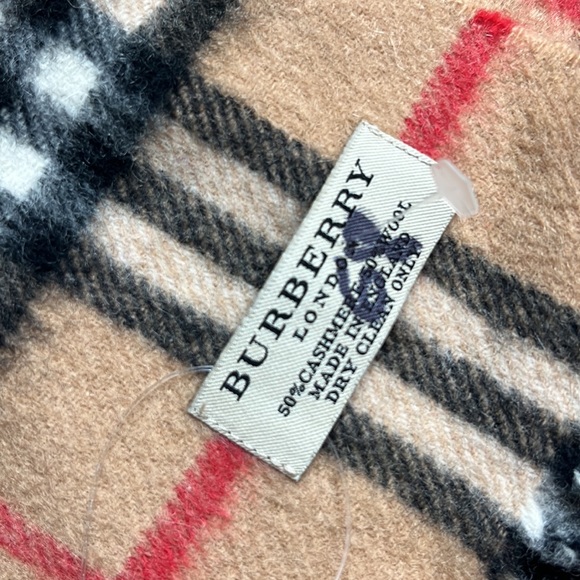 BURBERRY LONDON SCARF - Picture 4 of 4